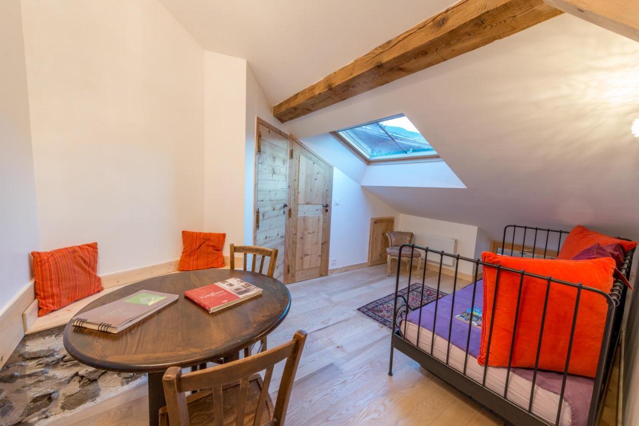 Au Cheval Blanc - Appartements Et Chambres D'Hotes Albertville Exterior photo