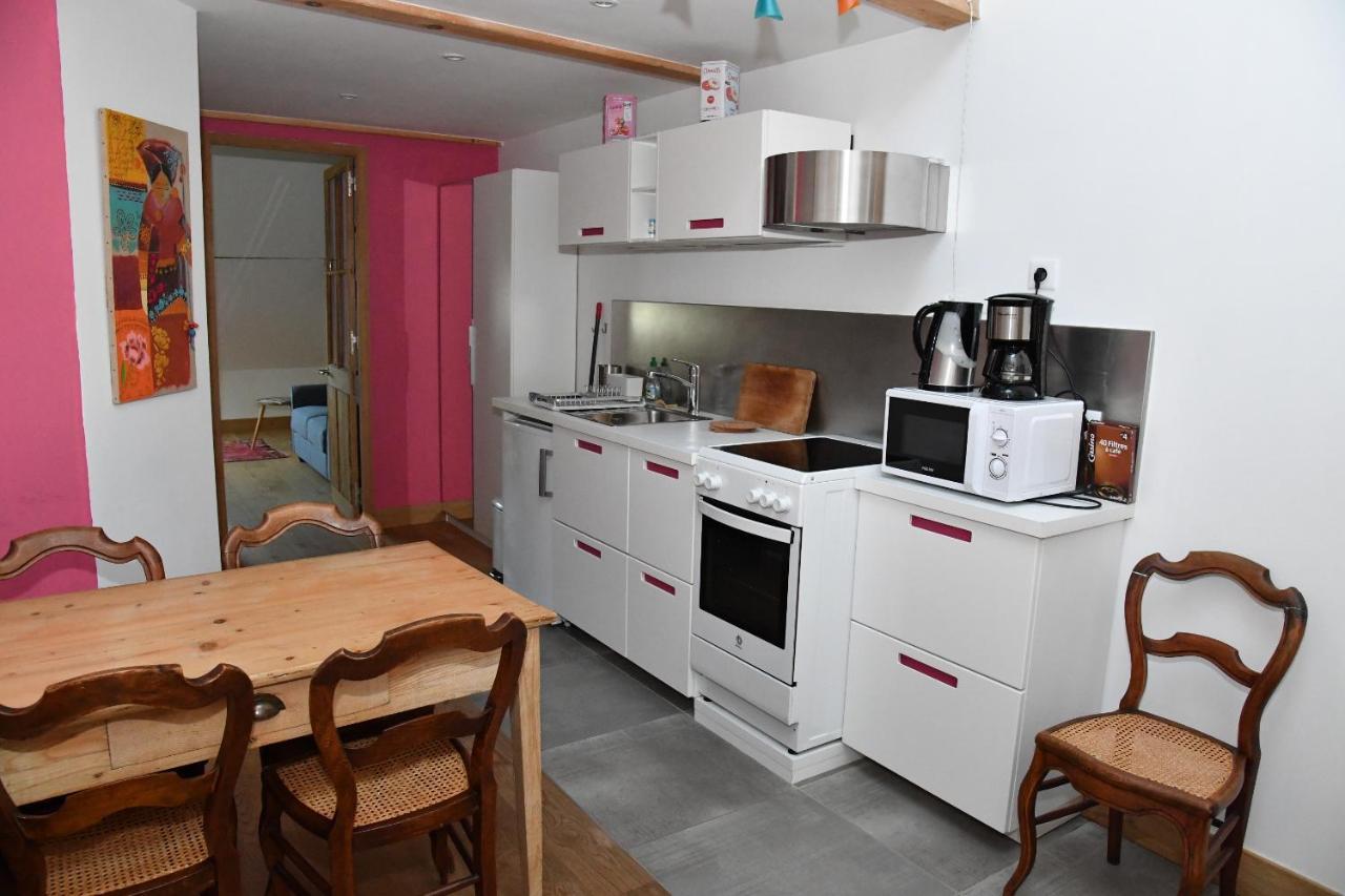 Au Cheval Blanc - Appartements Et Chambres D'Hotes Albertville Exterior photo