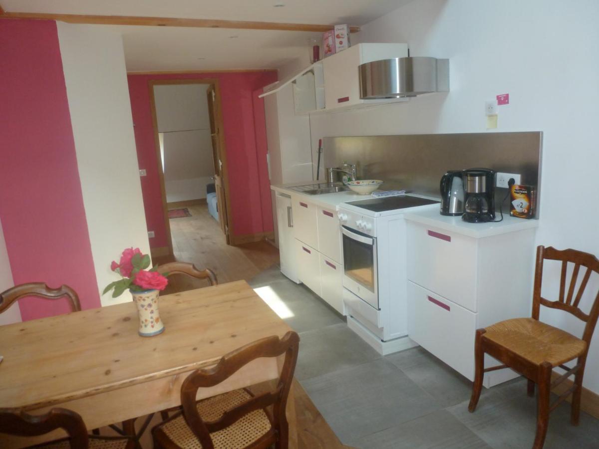 Au Cheval Blanc - Appartements Et Chambres D'Hotes Albertville Exterior photo