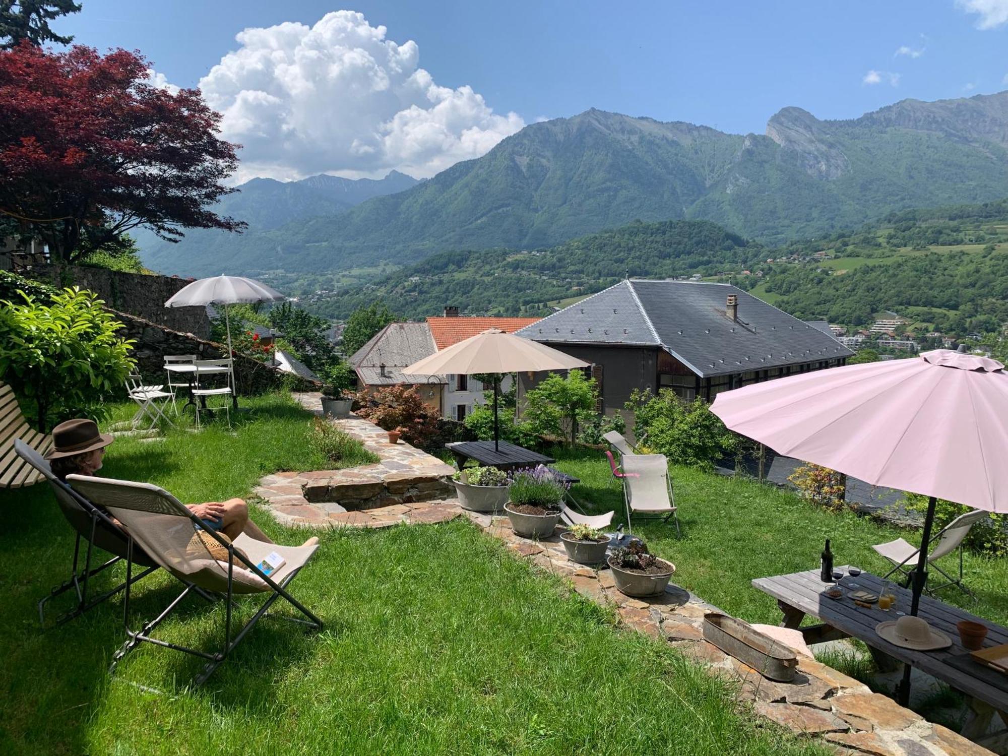 Au Cheval Blanc - Appartements Et Chambres D'Hotes Albertville Exterior photo